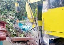 20 police officers injured as bus overturns in Chattogram