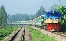 Youth dies after falling from train roof in Feni