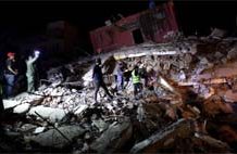 Venezuela earthquakes kill nearly 1,000, tens of thousands missing