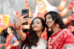 Sharadiya Durga Puja begins in Ctg amid festivity, enthusiasm  